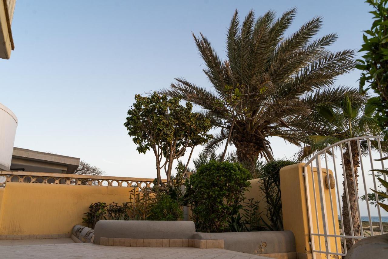 Lovely Beach Front Apartment In Santa Maria Bagian luar foto