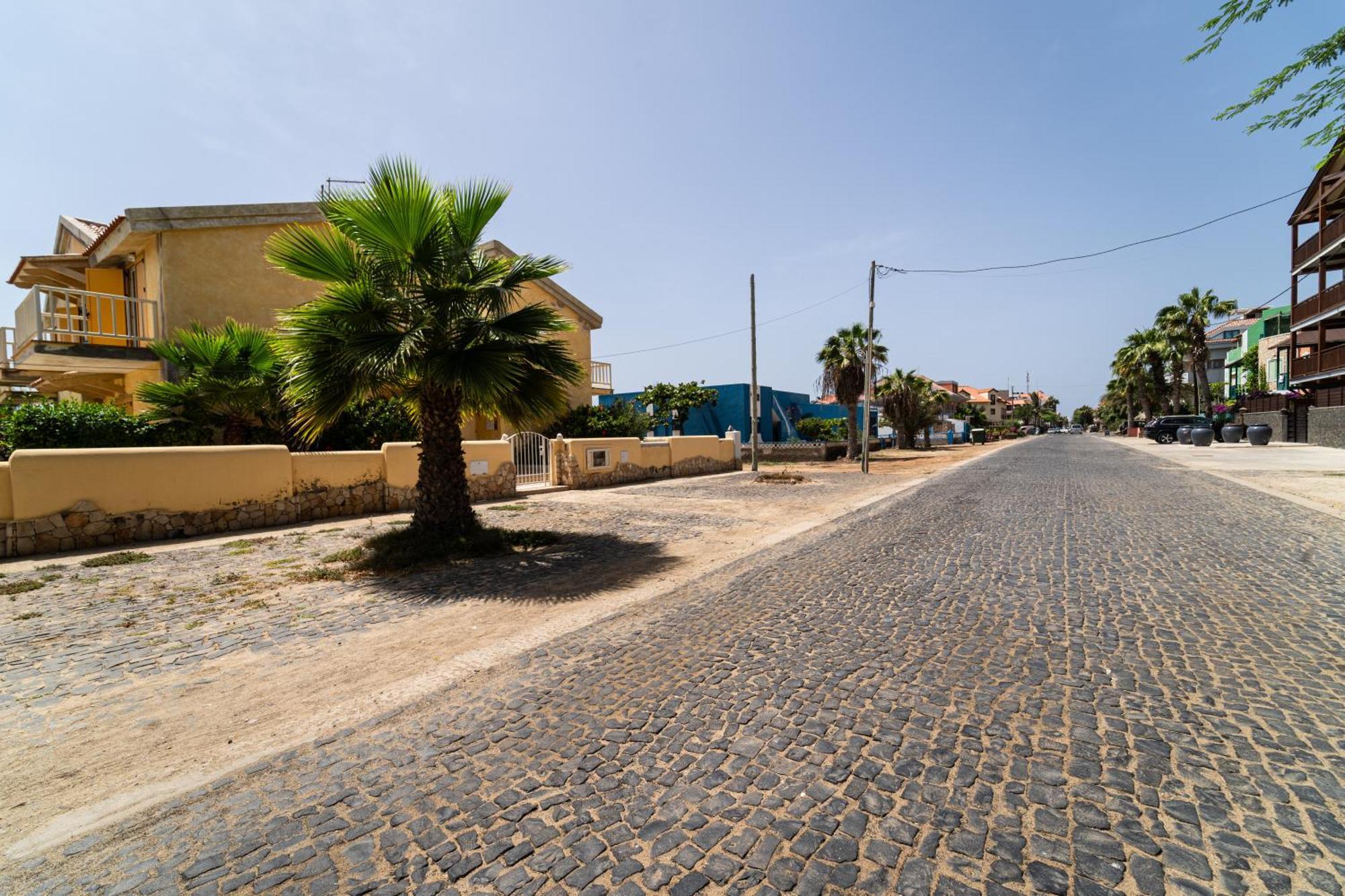 Lovely Beach Front Apartment In Santa Maria Bagian luar foto