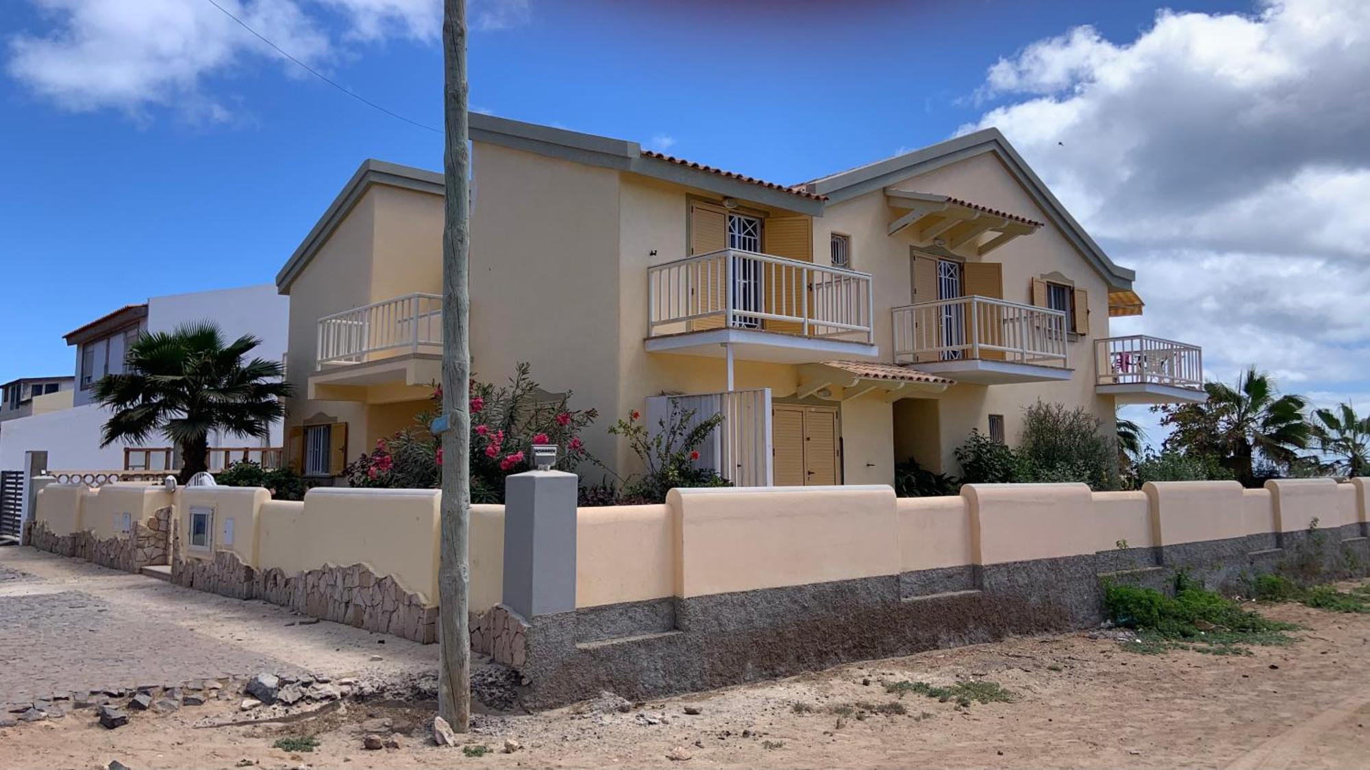Lovely Beach Front Apartment In Santa Maria Bagian luar foto